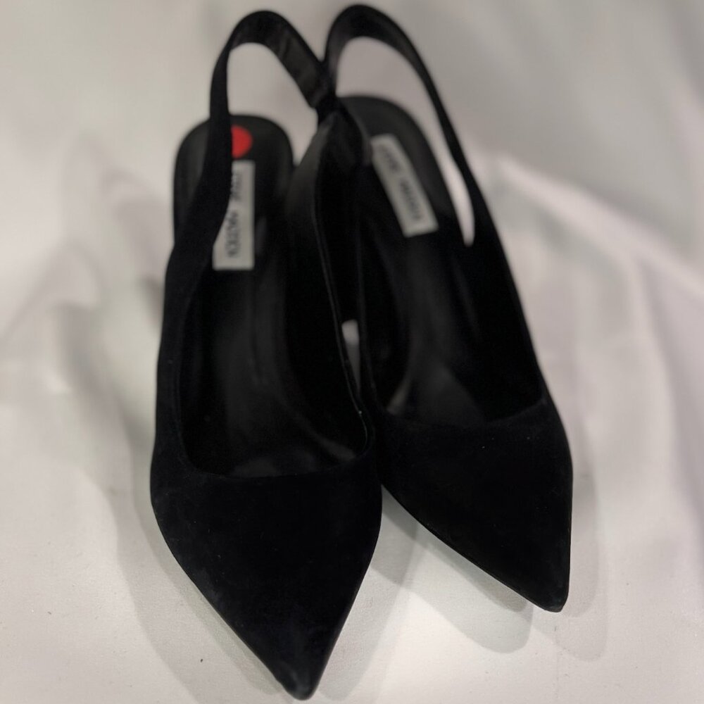 Pointed Toe Pump - Picture 2 of 5